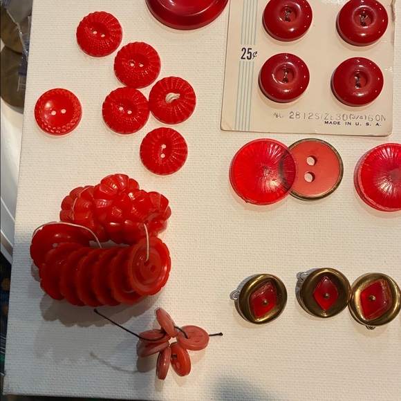 Vintage Red Button Collection - Picture 5 of 6